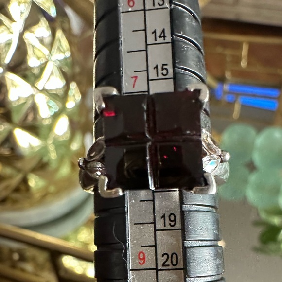 Vintage Garnet Statement Ring Size 8 - Picture 8 of 11